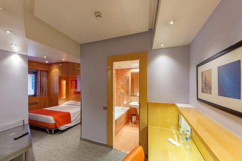 room detail thumbnail 0