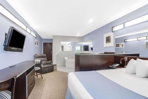 Microtel Inn & Suites By Wyndham Bath