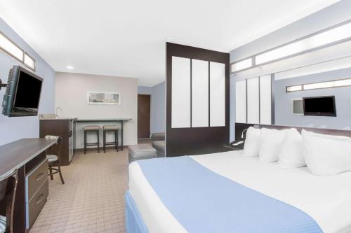 Microtel Inn & Suites By Wyndham Bath