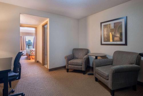 Super 8 by Wyndham Edmonton International Airport