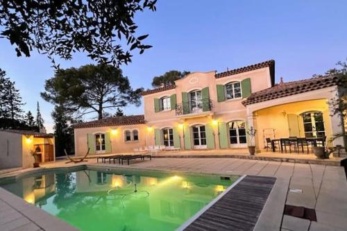 Magnifique bastide provençale avec grande piscine - Accommodation - Saint-Raphaël