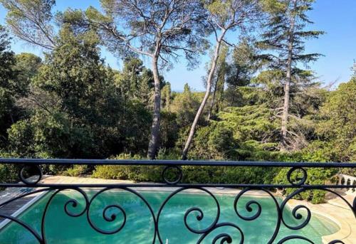 Magnifique bastide provençale avec grande piscine (Magnifique bastide provencale avec grande piscine) in Saint Raphaël