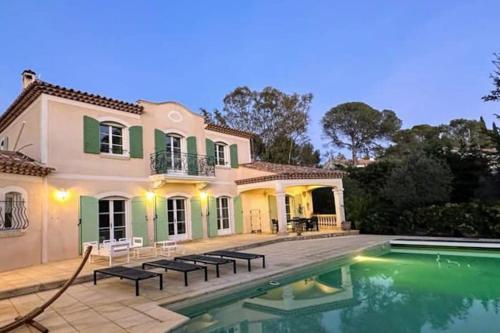 Magnifique bastide provençale avec grande piscine (Magnifique bastide provencale avec grande piscine) in Saint Raphaël