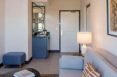 One-Bedroom King Suite image 7