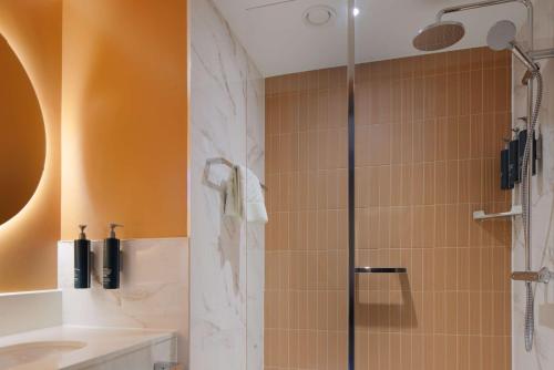 DoubleTree by Hilton Coventry - image 11