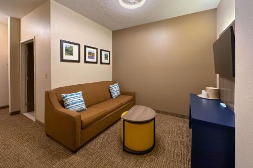 Comfort Inn & Suites Geneva- West Chicago