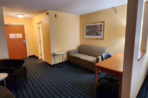 Fairfield Inn & Suites St. Cloud - image 12
