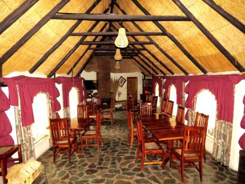 ห้องอาหาร, Parrot Lodge in บูลาวาโย