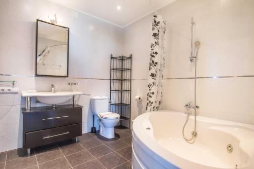 Villa Ebro - PlusHolidays - image 2