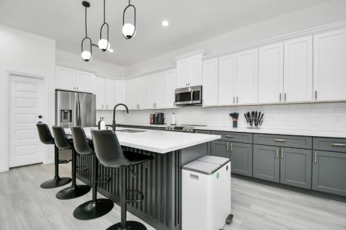 New! Modern 3BR/2BA Near Downtown/Foosball/Netflix in Houston, USA