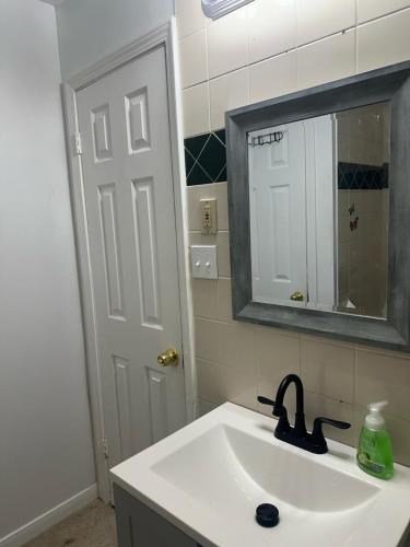 Room - with Free Wifi in Sugar Land, USA