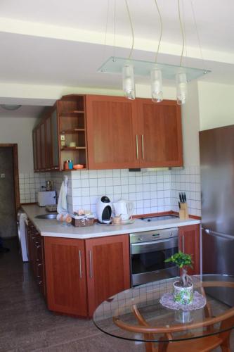 2 bedrooms, 8 beds