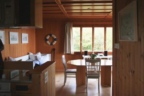 Haus am Seeufer mit Veranda in natürlicher Umgebung - Güttingen