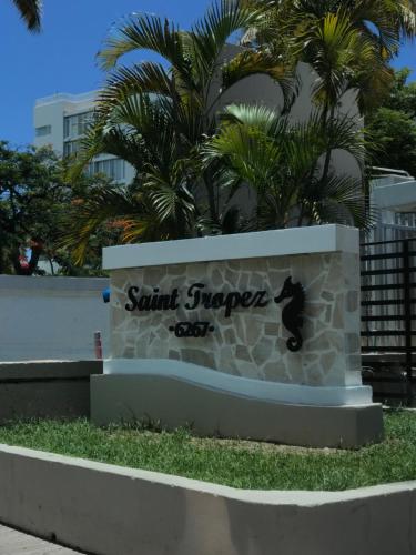 Isla Verde Puerto Rico One Queen Bed - image 8