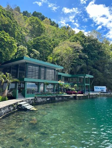 Tiara Bunga Hotel & Villa – Samosir, Island, VA