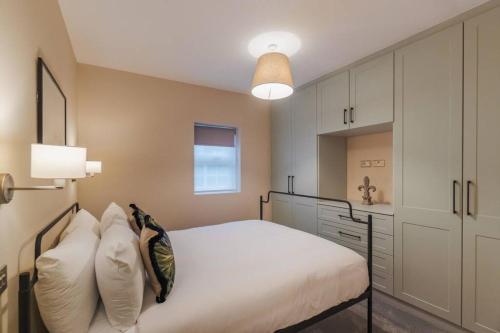 2 Bed Retreat Parking VAT Q - By Tempstay, Windsor (foto 4)