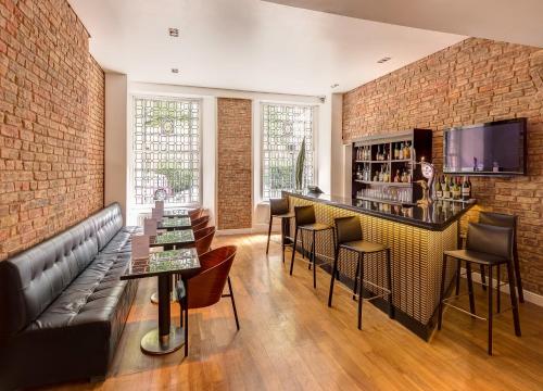The Caesar Hotel London 4*