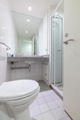 Zimmer mit 2 einzelbetten, eigenes badezimmer
