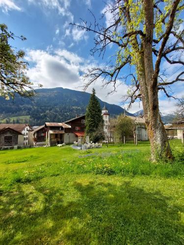 Kert, Casa Todi Restaurant Hotel in Trun