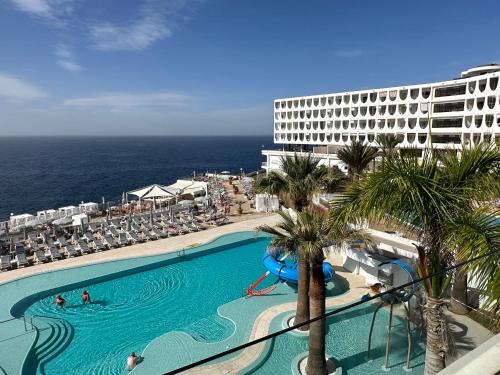 Pearly Grey Ocean Club Apartments & Suites - image 4