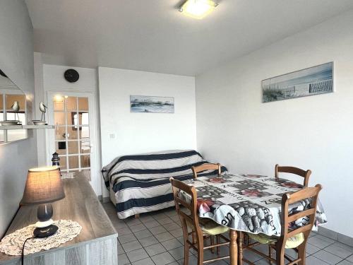 514 - Appartement 1 chambre vue mer en bordure de la plage du centre d'Erquy, Erquy (photo 4)