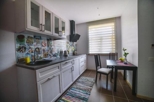 Studio apartment in private house III Renovation in other apartment, Riga (foto 3)