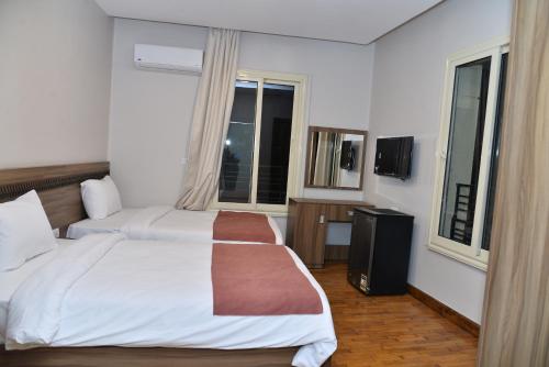 Deluxe Room (2 Adults + 1 Child) image 10