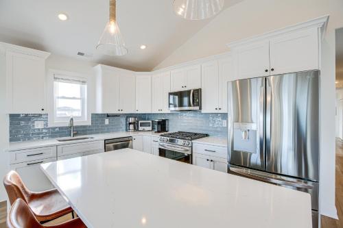 Spacious Wildwood Condo Walk to Beach! in Wildwood, USA