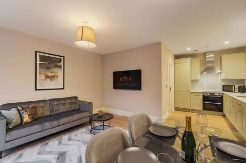 Modern 2 Bed Ground Floor - Private Parking - By Tempstay, Windsor (foto 8)