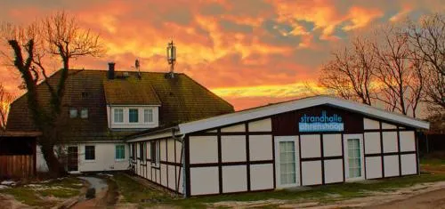 Gästehaus & Strandhalle in Ahrenshoop, Deutschland