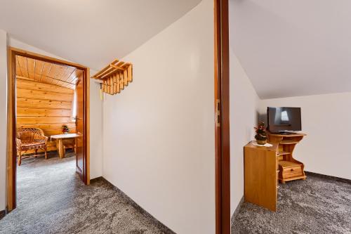 Apartment (4 Adults) image 2