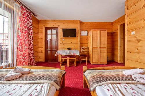 Quadruple Room image 2