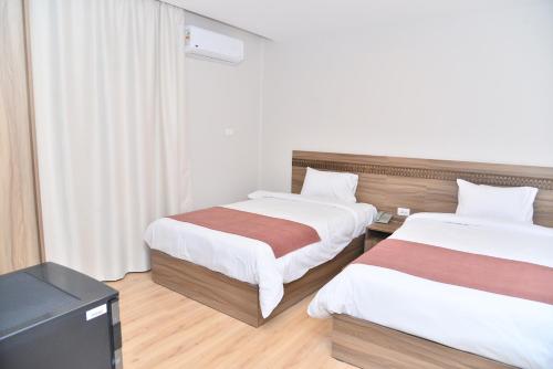 2 double beds