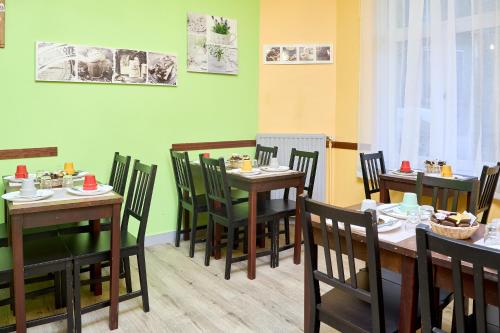 Hotel Derby near Autoworld Múzeum