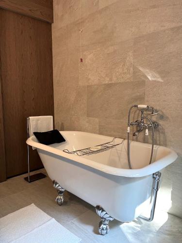 Fürdőszoba, The Iconic Lodge in Vergonese