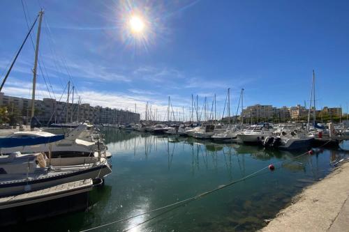 Lensoleillée - Proche port et climatisé !