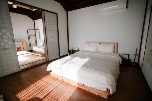 Hanok Stay SungHyeDang - image 4