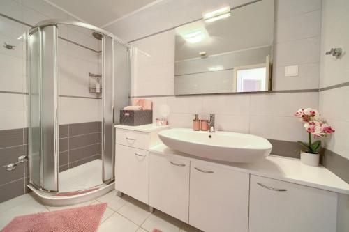 Apartment with Sea View image 10