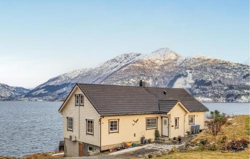 4 Bedroom Awesome Home In Trvikbygd