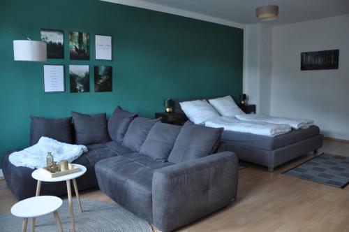 1 queen bed, 1 sofa bed