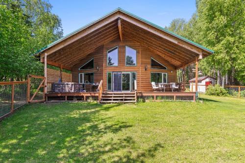 Wasilla Spruce Moose Cabin Lakefront and Hot Tub!