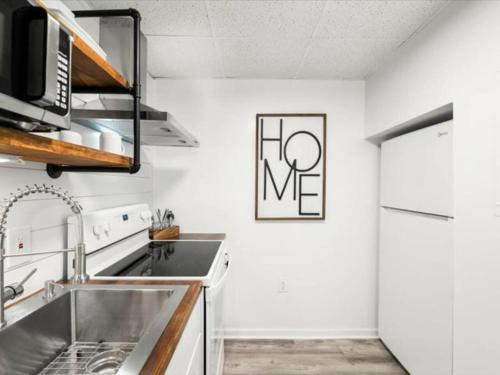 GT502 Newly Remodeled Gatlinburg Condo w Pool in Gatlinburg, USA