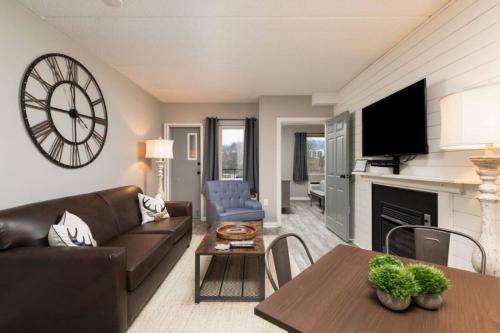 GT506 New Chic Condo Downtown Gatlinburg w Pool in Gatlinburg, USA