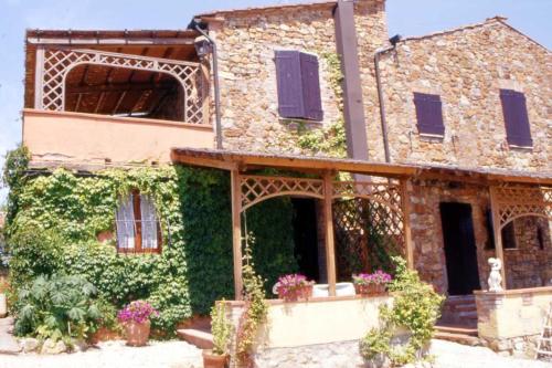 Ground floor apartment with pool view Gazebo