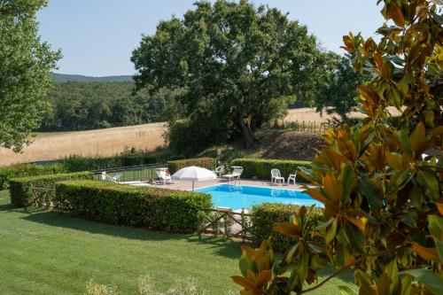 Ground floor apartment with pool view Gazebo