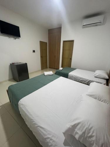 1 double bed, 2 twin beds