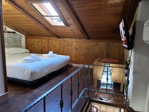 Aigua - Tap to explore photos