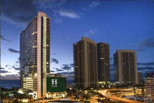 Luxury 2BR 2BA Water Front in Hyde Beach Resort in Hollywood, USA