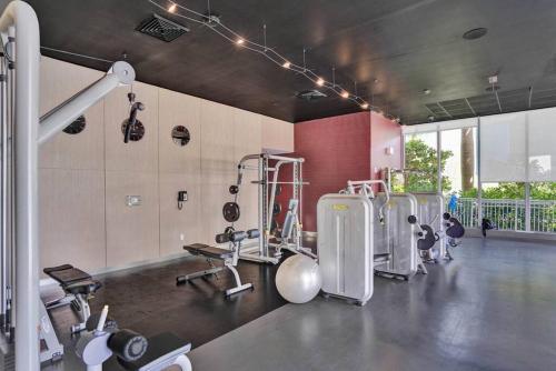 Perfect Vacation Large Condo Breathtaking Views in Hallandale Beach, USA