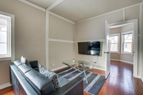 Ideally Located Chicago Apartment in Logan Square in Chicago, USA